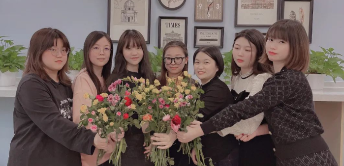 3·8妇女节——918博天堂科技鲜花萦绕，美好相伴